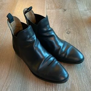 Everlane modern Chelsea boots, size 8